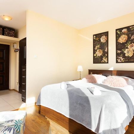 Apartments City Center Krucza By Renters Varsovie Extérieur photo